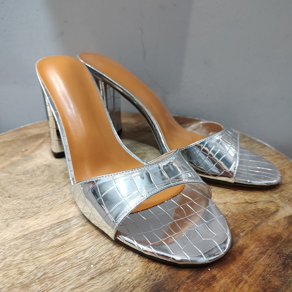 Silver Block Heel pump‎ US Sz 9 Shiny Embossed Elegant Romantic Holiday Dressy
